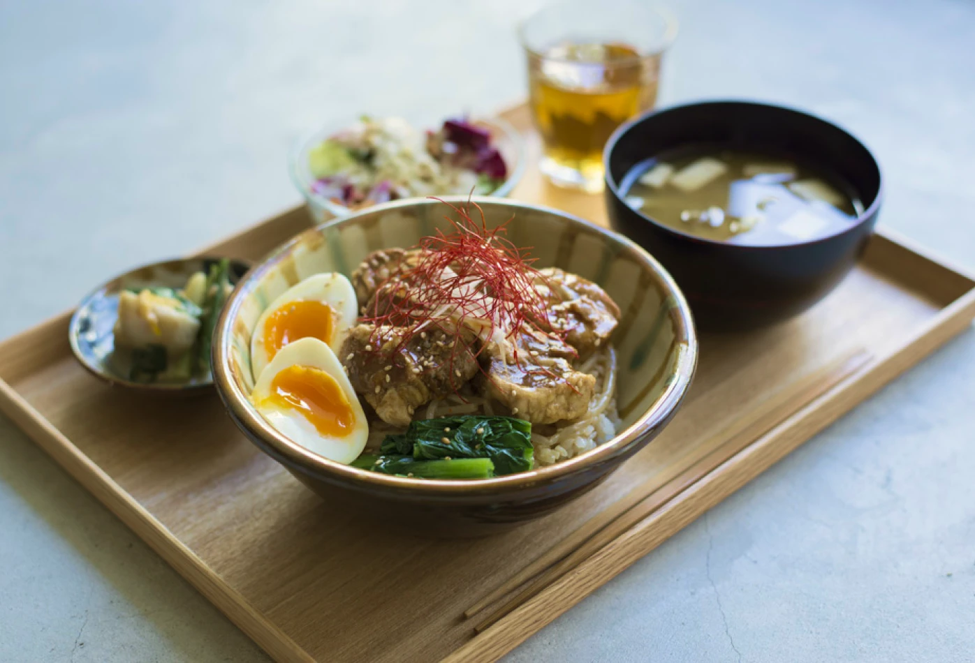 栄養バランスに配慮した定食の一例